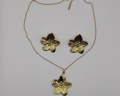 Damen Halskette aus Edelstahl – Goldfarbenes Blumen Design, wasserfest & langlebig