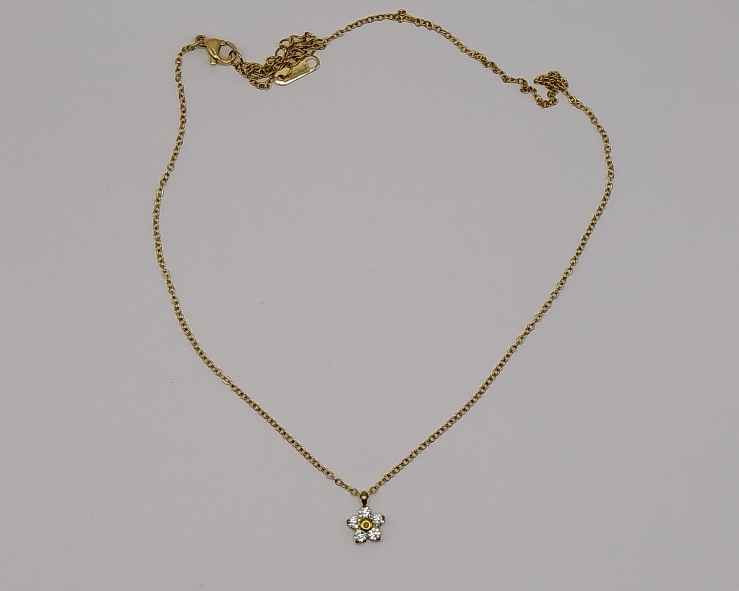 Edelstahl-Halskette mit Blumenanhänger – Goldfarben