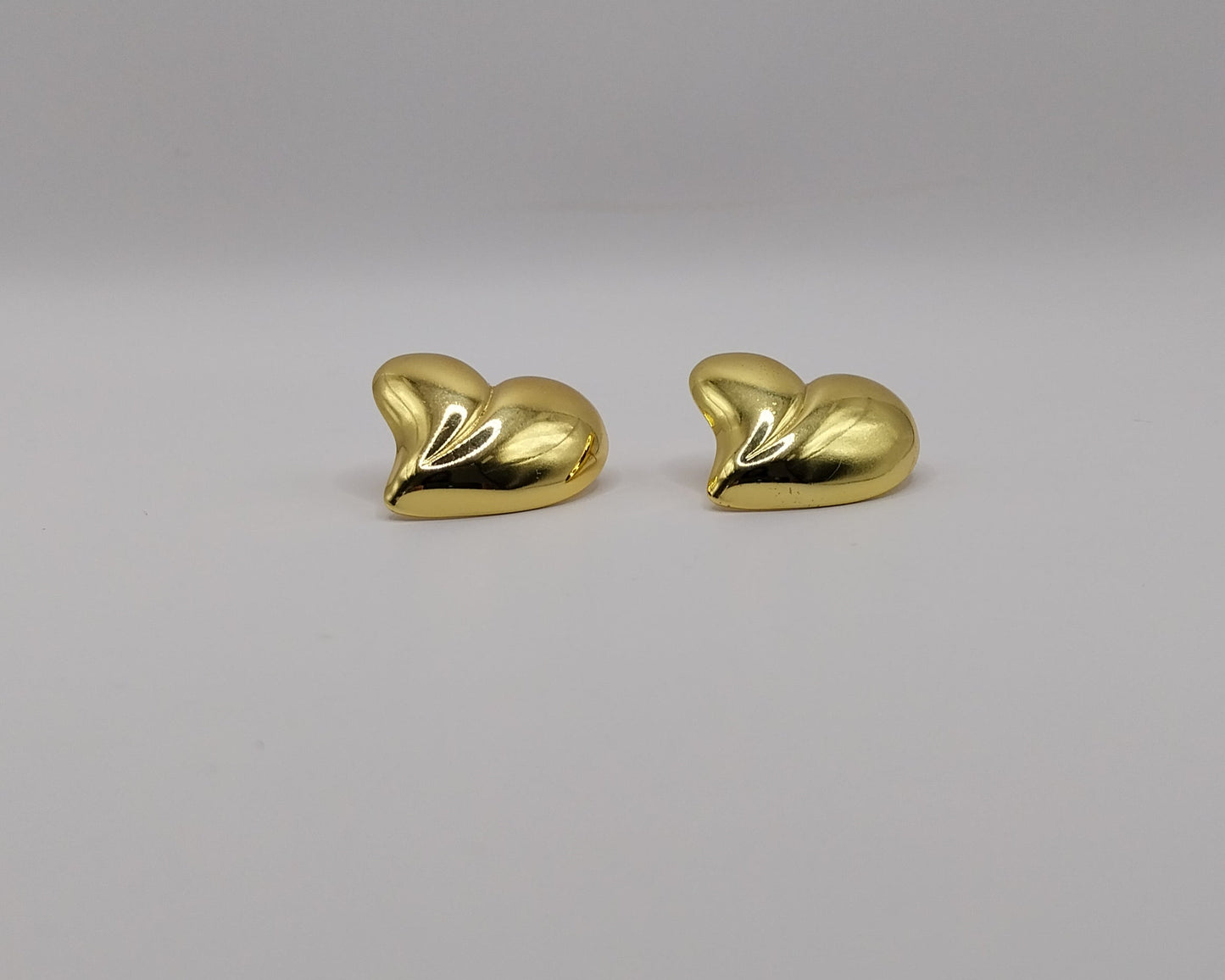 Damen Ohrringe aus Edelstahl – Goldfarbenes Herz Design, wasserfest & langlebig