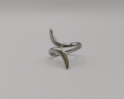 Damenring aus Edelstahl mit elegantem geometrischem Muster