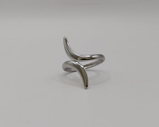 Damenring aus Edelstahl mit elegantem geometrischem Muster