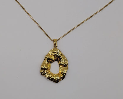 Schmuckset: Goldfarbenes Statement Design (Halskette & Ohrringe)