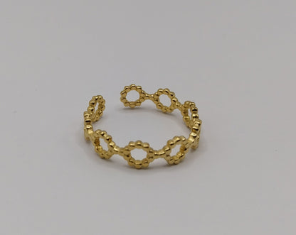 🌼 Goldfarbener Ring mit Blumenmuster