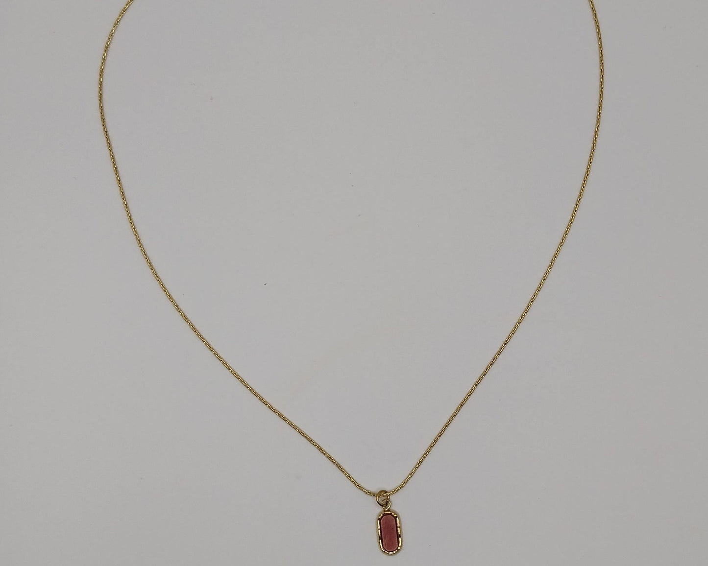 Edelstahl Halskette mit rotem Stein – Elegante Statement Kette