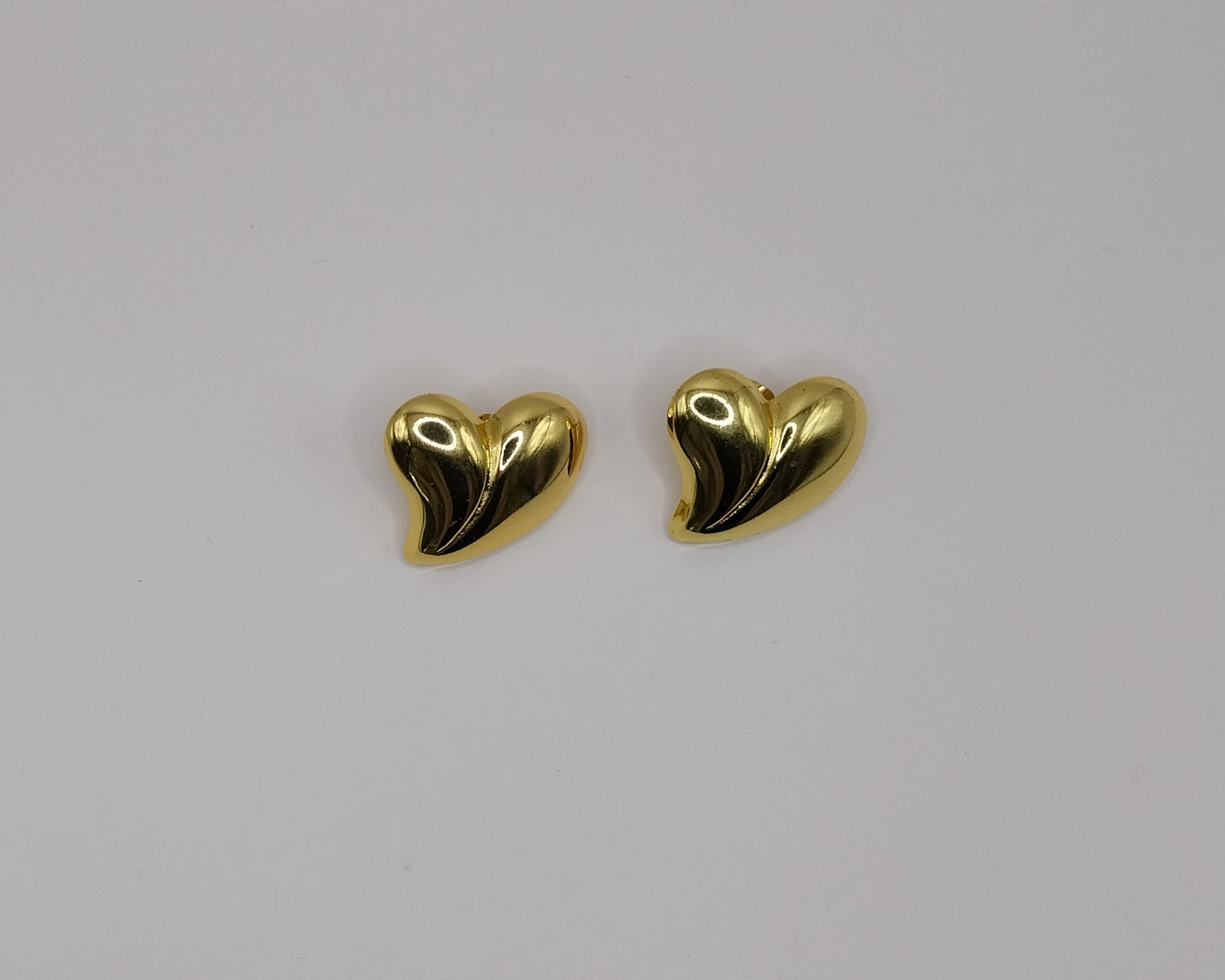 Damen Ohrringe aus Edelstahl – Goldfarbenes Herz Design, wasserfest & langlebig