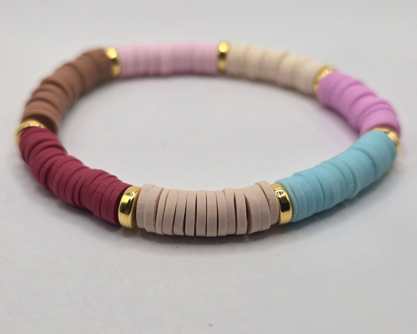 🌈 Handgemachtes Armband mit bunten Akzenten – natürlich, farbenfroh & individuell