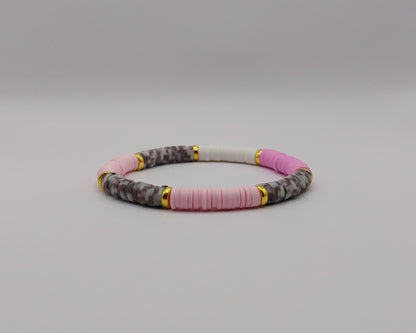 🌸 Handgemachtes Armband – Pink, Lila, Weiß &amp; Grau mit goldfarbenen Details 🌸