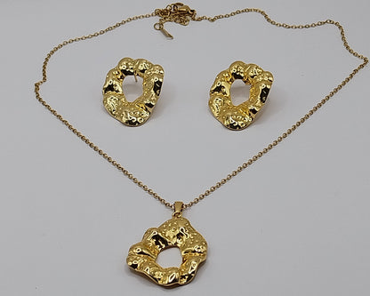 Schmuckset: Goldfarbenes Statement Design (Halskette & Ohrringe)