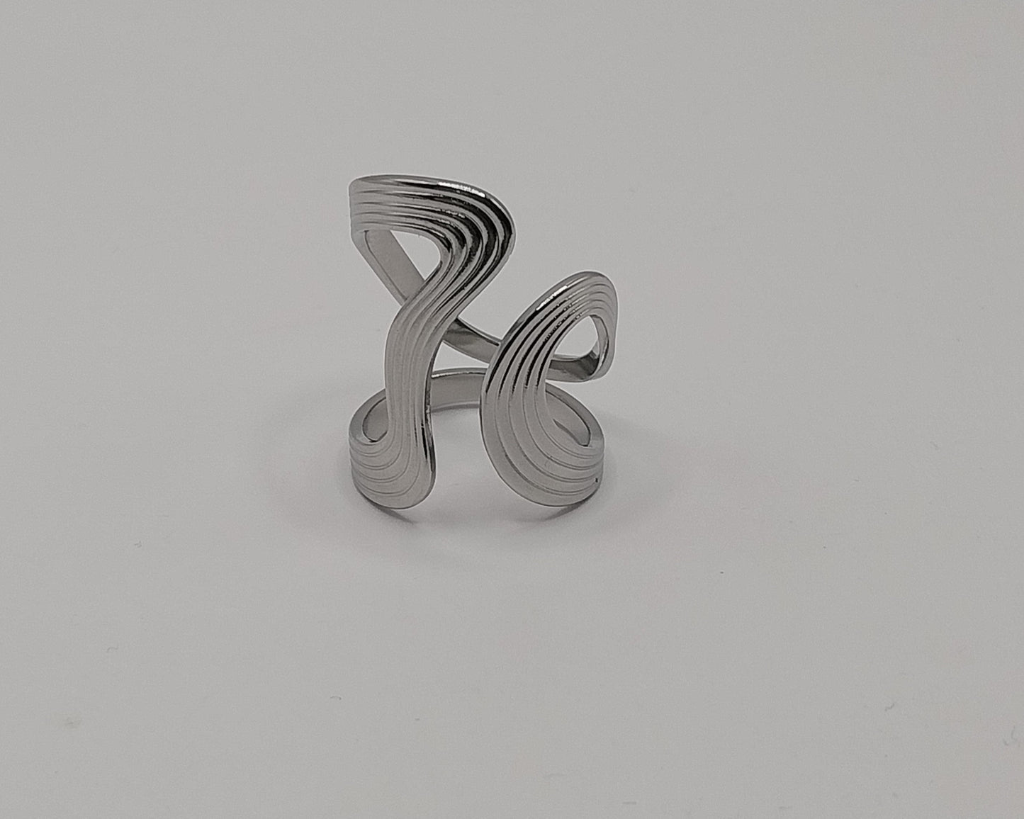 Großer Wellen Statement-Ring aus Edelstahl – Silber, Waterproof & Hypoallergen, Moderner Damenring