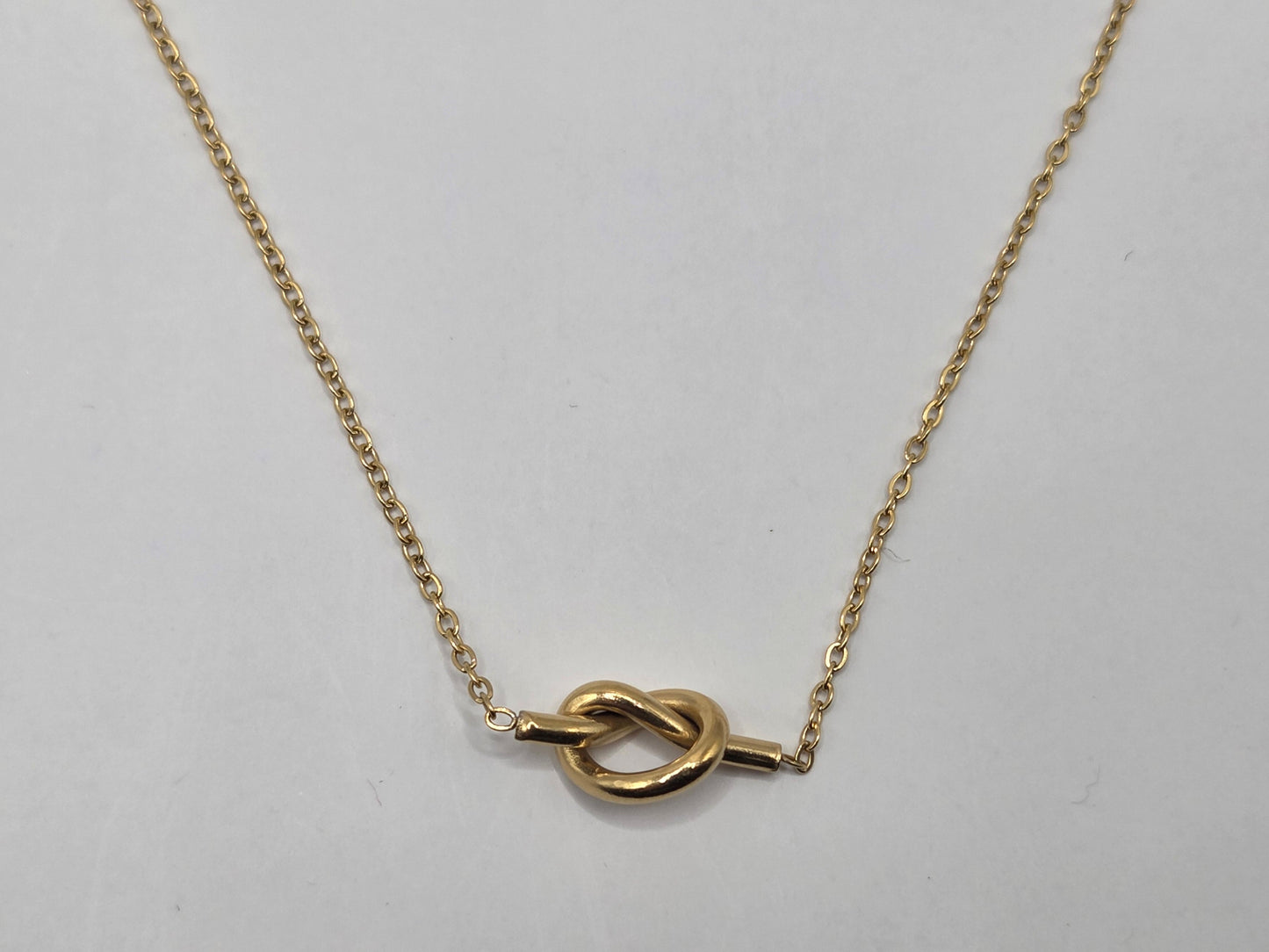 ✨ Minimalist necklace made of stainless steel in gold color