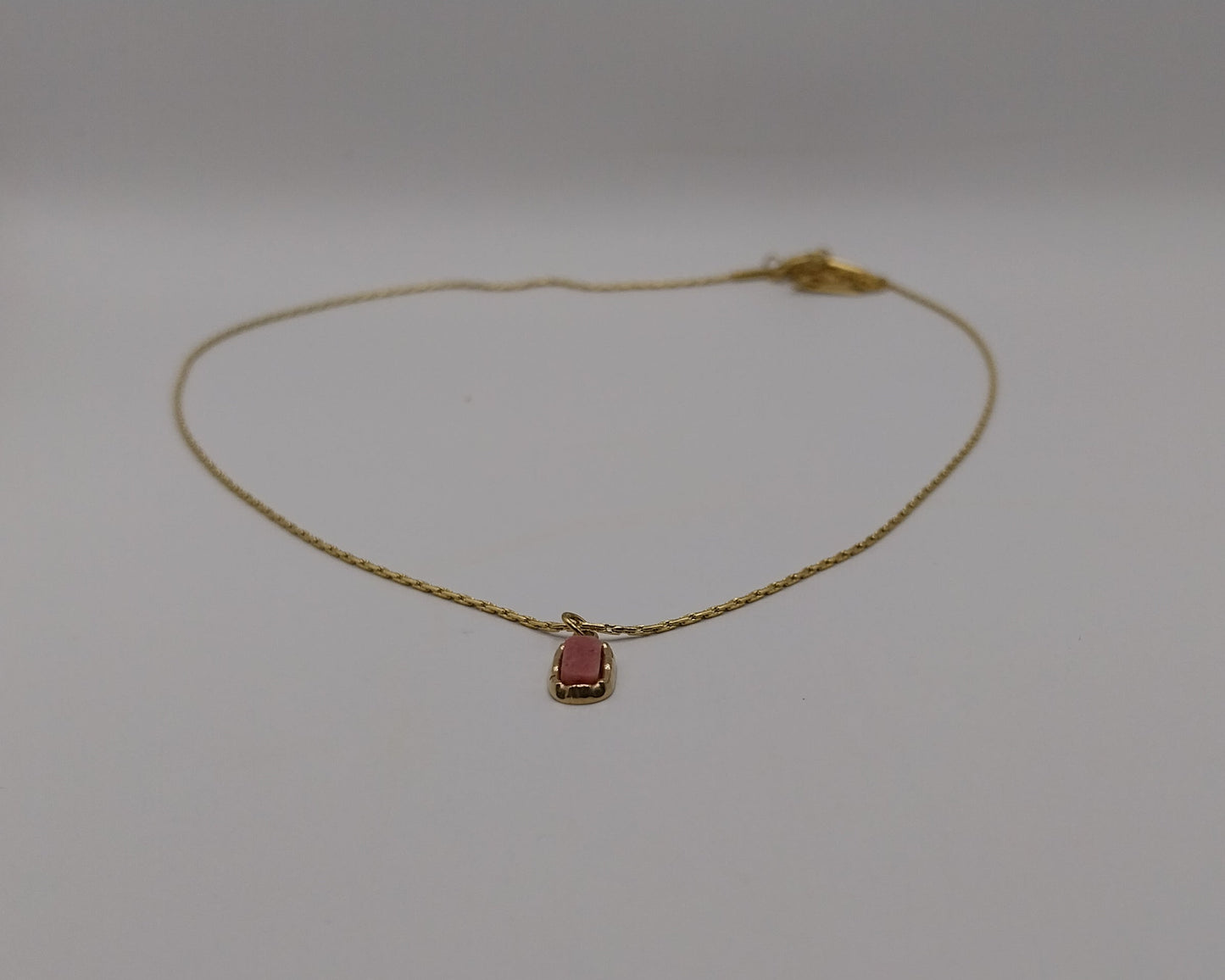 Edelstahl Halskette mit rotem Stein – Elegante Statement Kette