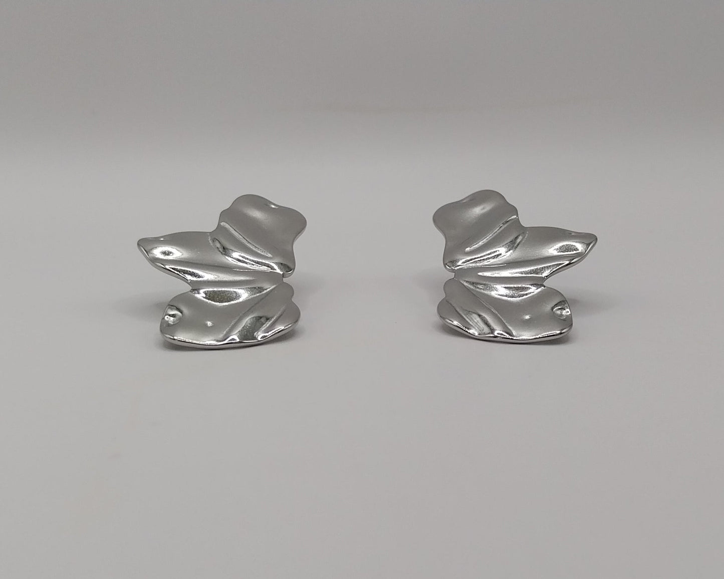 Edelstahl Statement Blumen-Ohrstecker in Silberoptik