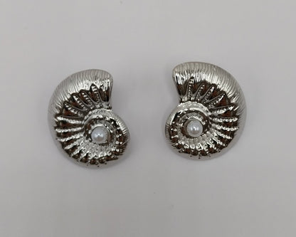 Moderne Edelstahl-Ohrringe im Muschel-Design – Silberfarben