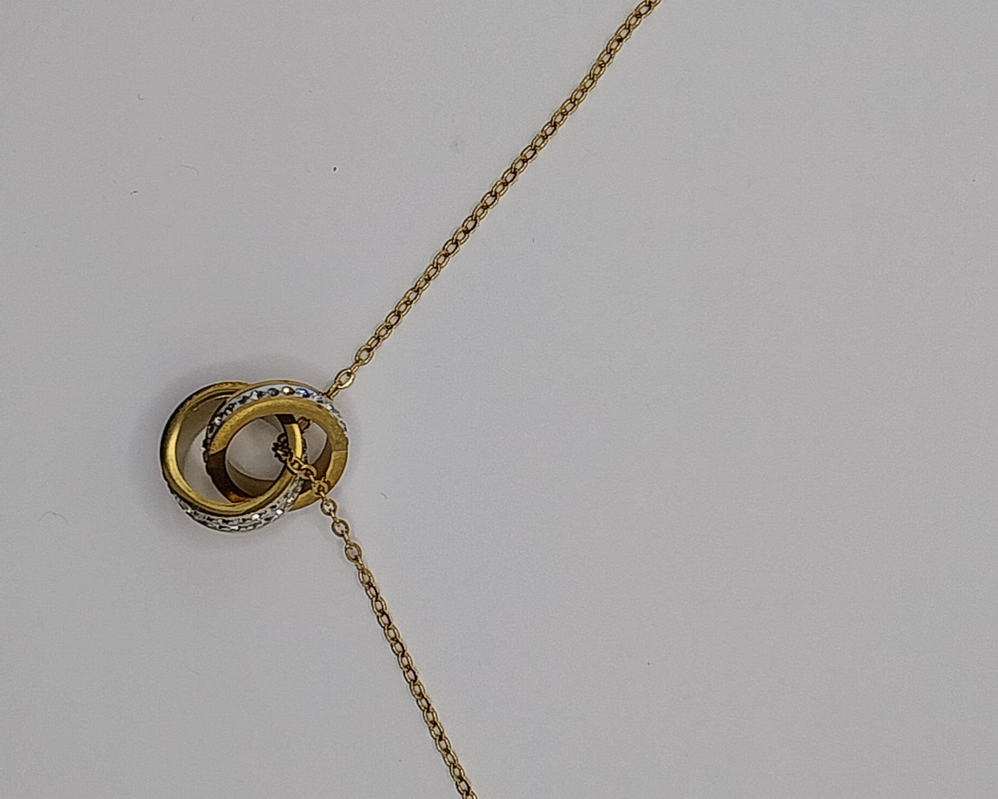 Elegante Goldfarbene Halskette mit Strass-Anhänger