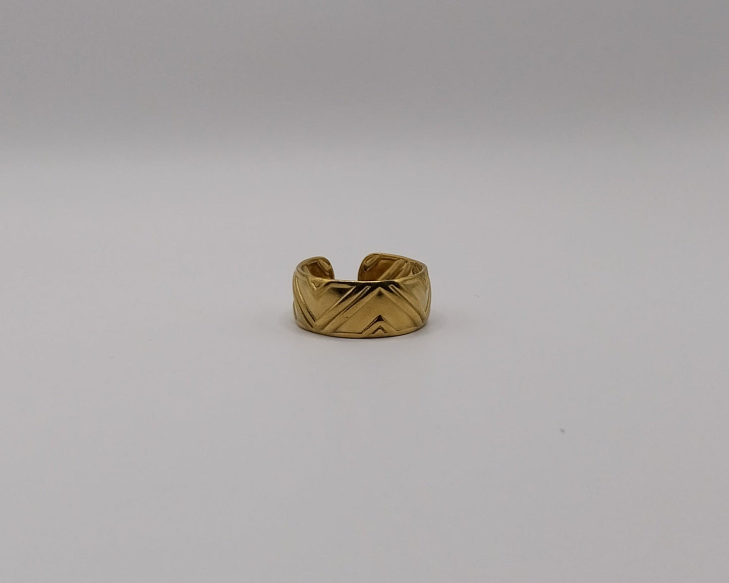 Goldfarbener Verstellbarer Ring mit Gravurdesign